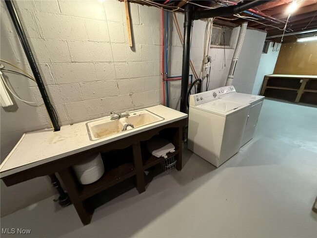 Building Photo - 230 E 21st St