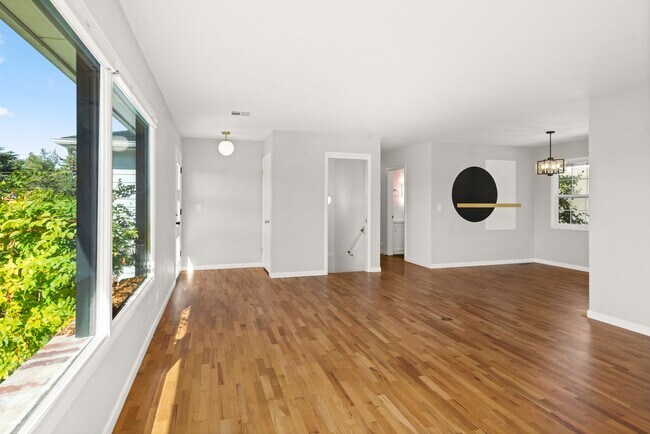 Building Photo - 3 Bedroom 3 Bath House