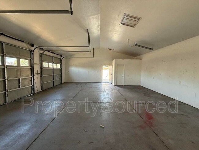 Building Photo - 524 E Krell Ln