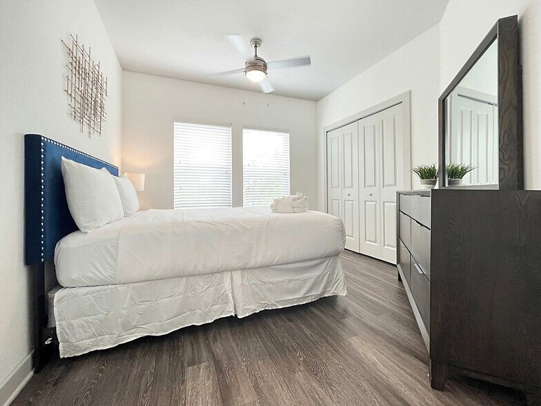 Building Photo - 2615 N Grady Ave