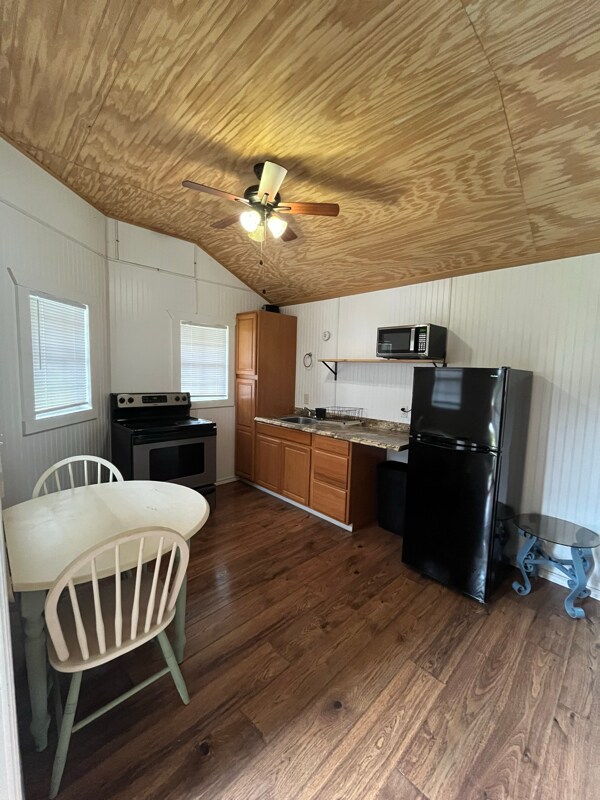 Building Photo - 333 Co Rd 1450