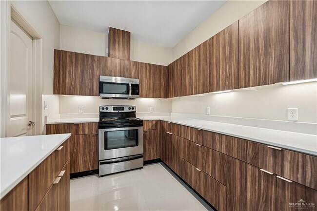 Building Photo - 15 Olympia Ave