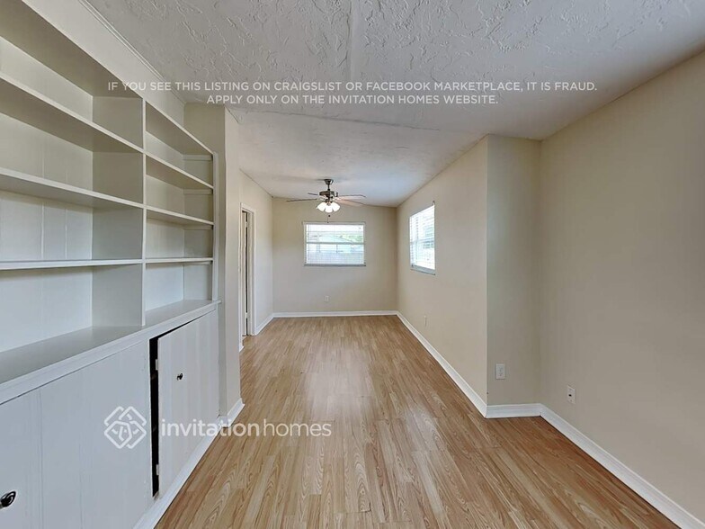 Building Photo - 15149 Harding Ave