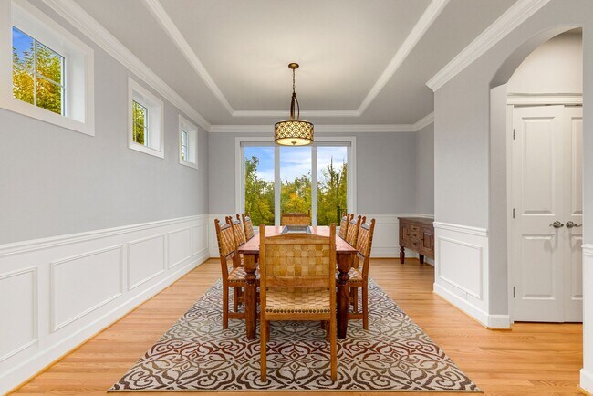 Building Photo - STUNNING Home in coveted Sterling Woods, S...