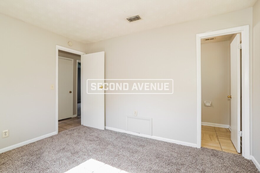 Building Photo - 5033 Locksley Ave