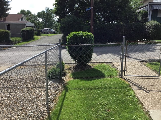 Front Yard - 618 N Atlantic Ave