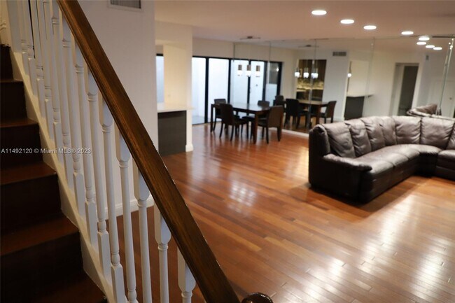 Primary Photo - 6755 NW 169th St