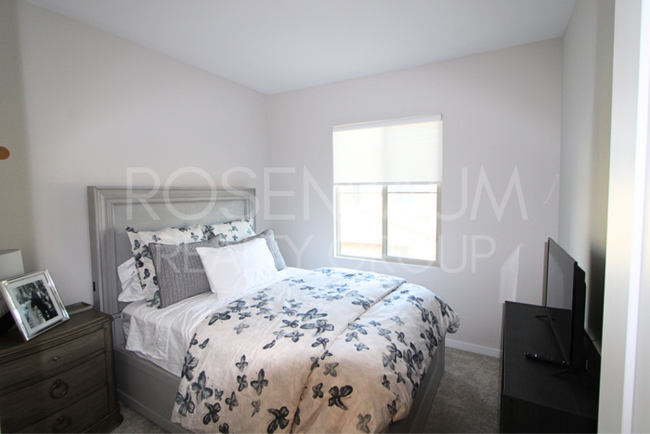 Building Photo - Stunning 3-beds, 2.5-baths townhome in the...