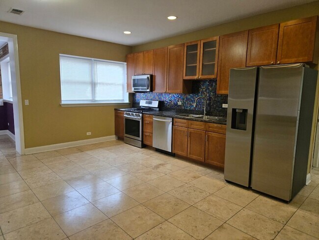 Building Photo - 5948 S King Dr