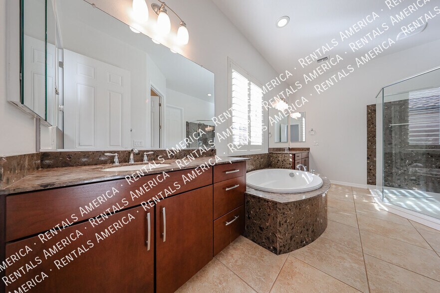 Building Photo - 1935 W Sparrow Dr