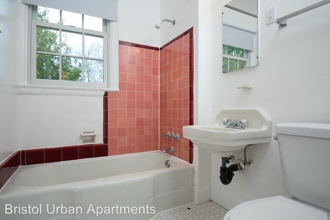 Building Photo - 5520 NE Sandycrest Terrace