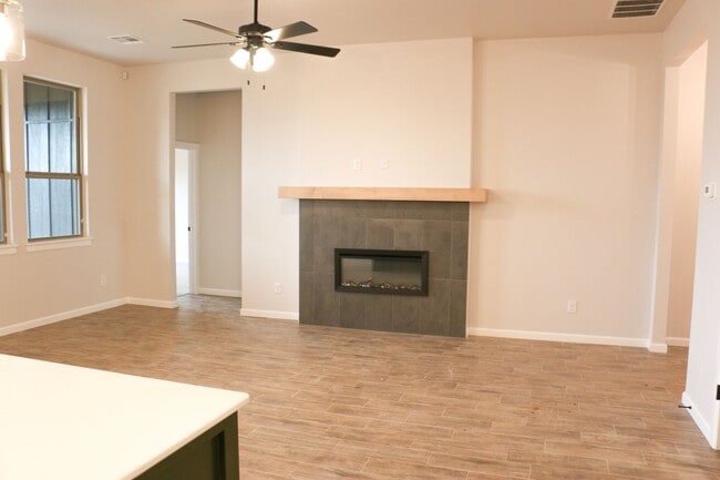 Building Photo - Brand New Home in Yukon!