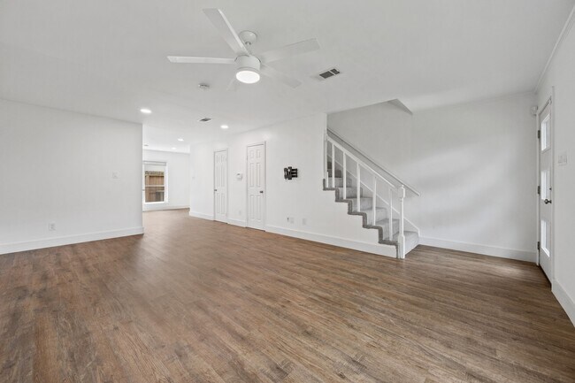 Building Photo - 10240 Longmont Dr