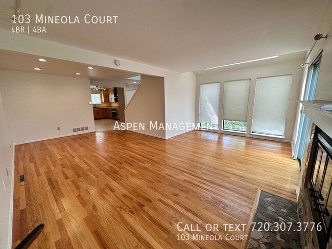 Building Photo - 103 Mineola Ct