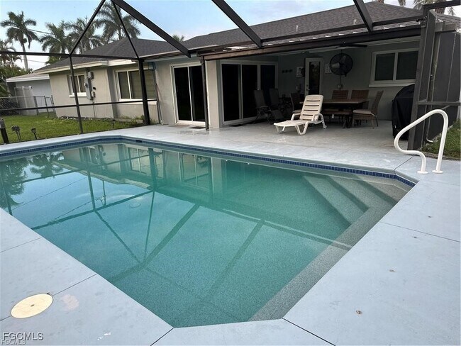 Building Photo - 5212 Santa Rosa Ct