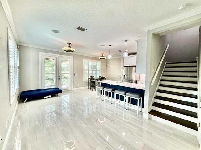 Building Photo - 505 S Tampania Ave