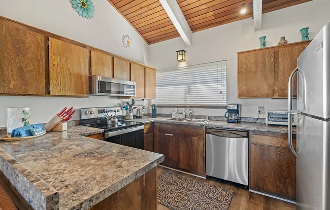 Building Photo - Fully Furnished 2 Bed / 2 Bath Corner Unit...