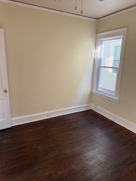 Building Photo - 1324 W 108th St