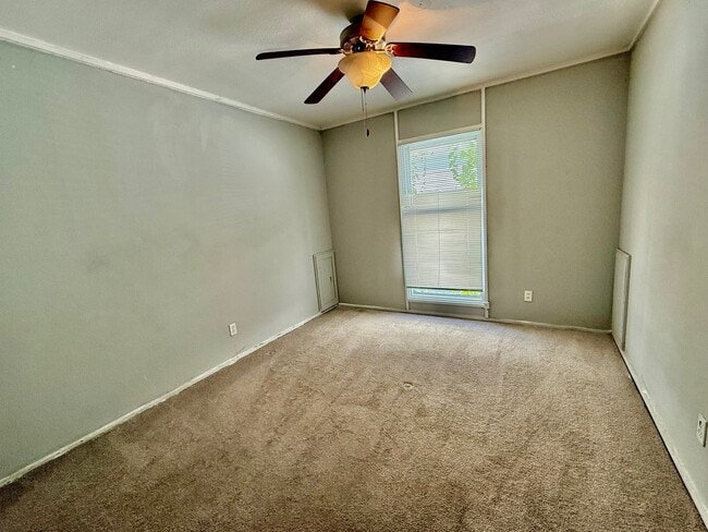 Building Photo - 1000 Heights Blvd