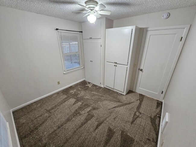 Building Photo - 2 Bedroom, 1 Bath House in Oregon City