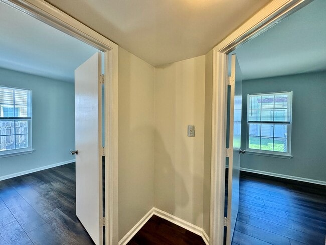 Building Photo - Updated & Ready 05-21-26! Dog Friendly Home w/Community Pool, Clubhouse, Tennis Courts & More!