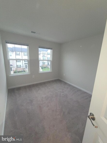 Building Photo - 1006 Valley Run Dr
