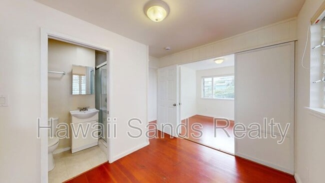 Building Photo - 3901 Maunahilu Pl