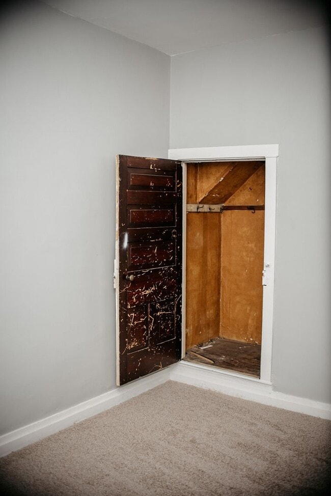 Building Photo - 26 E Main St