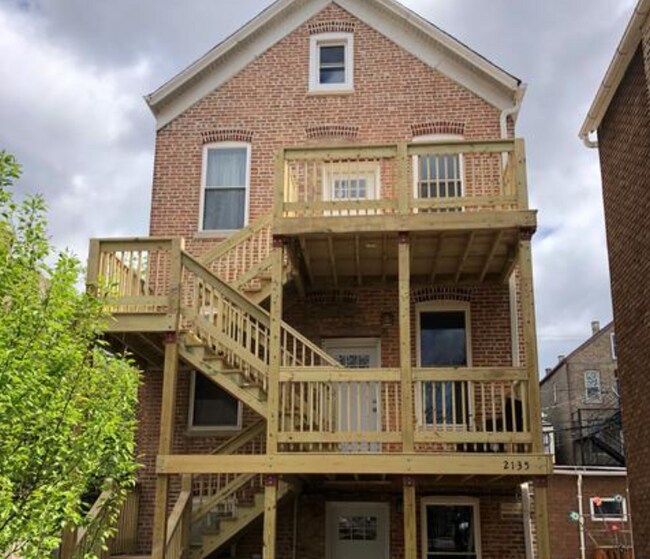 Apartment Building - 2135 S Fairfield Ave