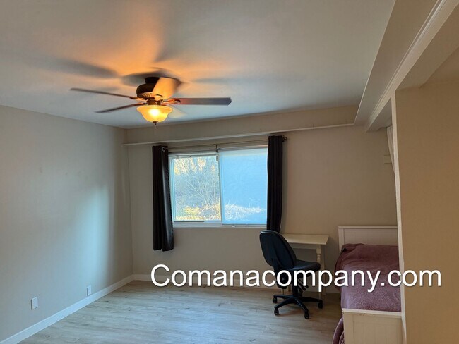 Building Photo - Gorgeous 5BR/3BA 2story home w SOLAR, view...