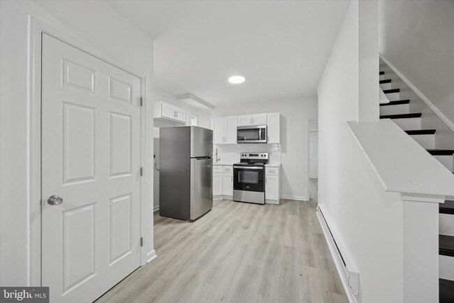 Building Photo - 452 Mechanic St