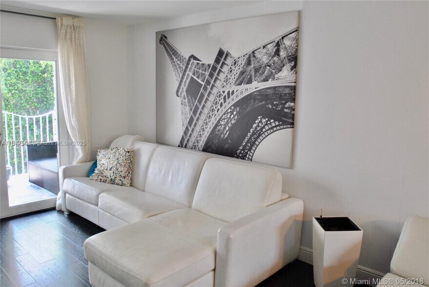 Building Photo - 61 Collins Ave