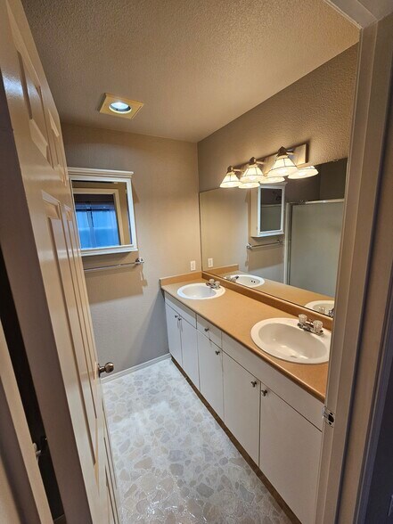 Master Bathroom - 1802 SE Cutter Ln