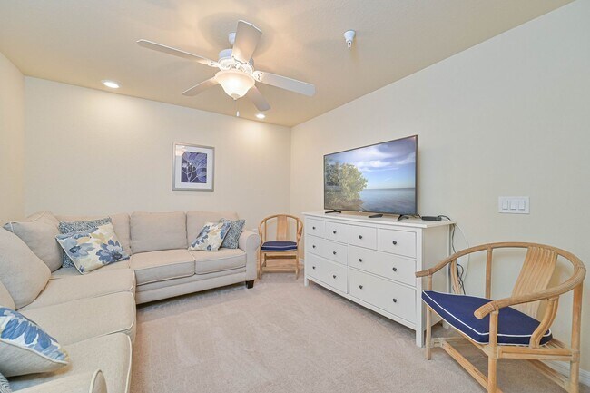 Building Photo - **2 + Den Condo - 1 Car garage - Fully Furnished - Short Term Lease (5.11 - 11.30) **