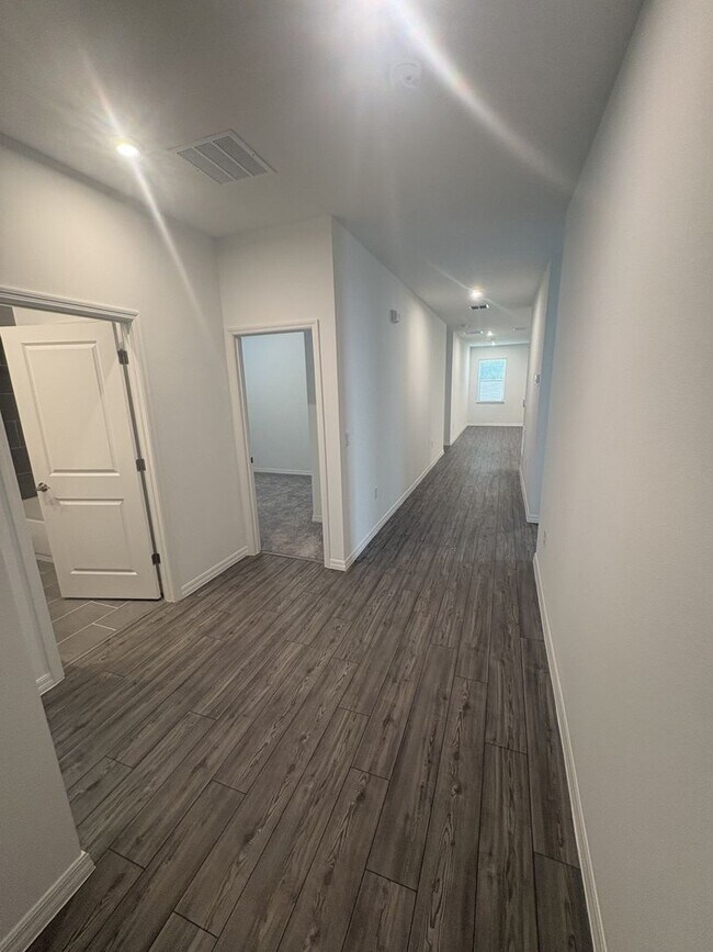 Building Photo - New construction!!