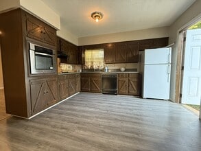 Building Photo - 246 Bowling Green Dr