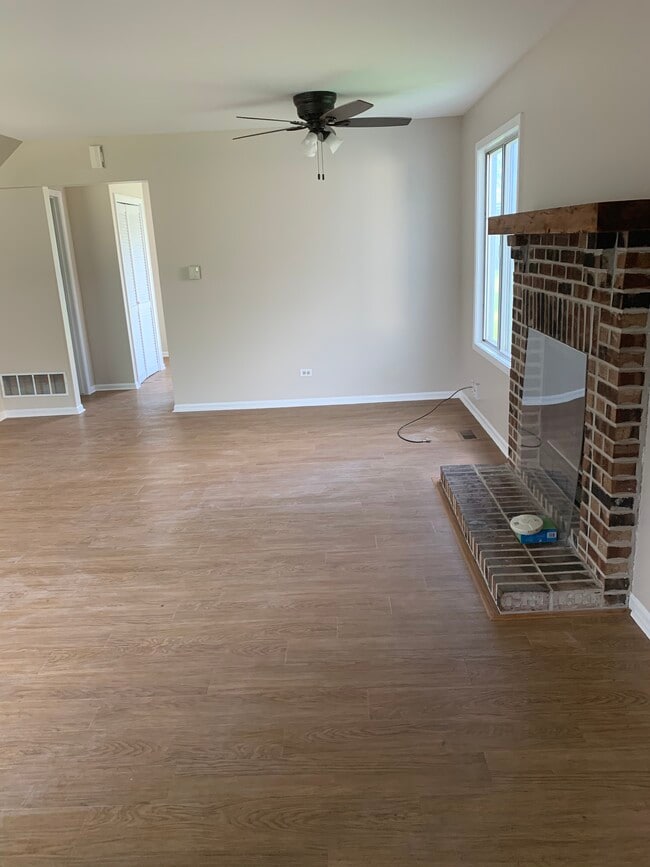 Building Photo - 735 Clearwood Ct