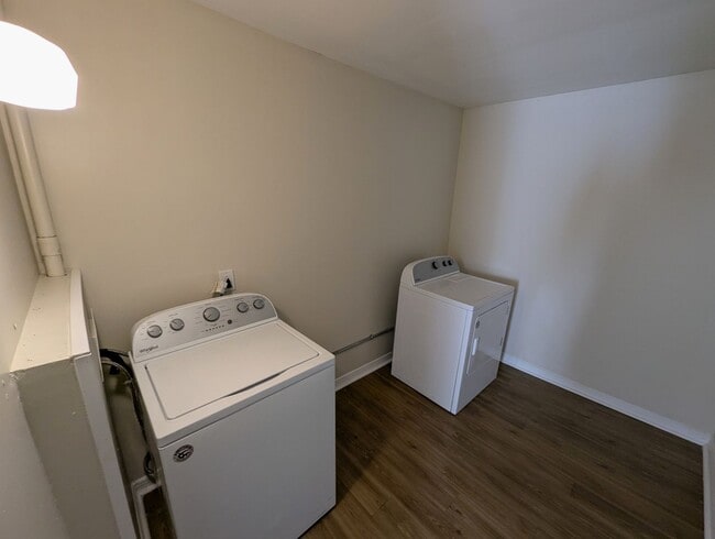 Building Photo - Room to Dream: Spacious 3-Bed in Spanish Lake