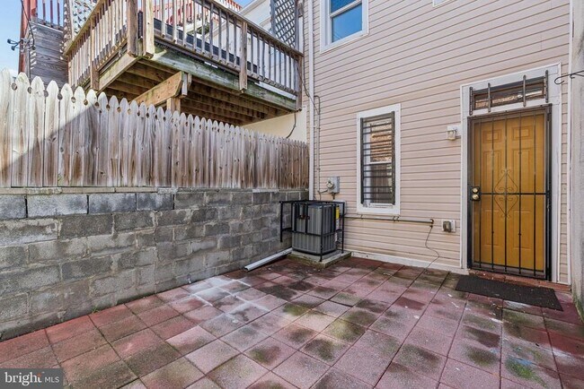 Building Photo - 214 N Madeira St