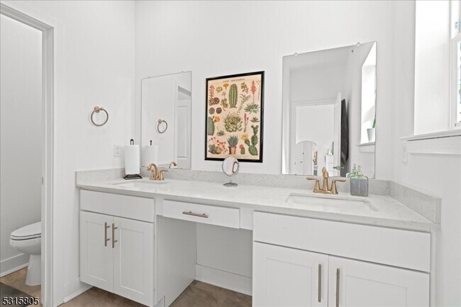 Building Photo - 33 Veterans Wy