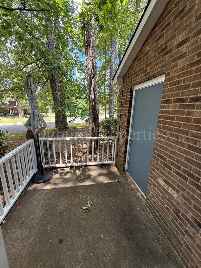 Building Photo - 2000 Ridge Brook Ct