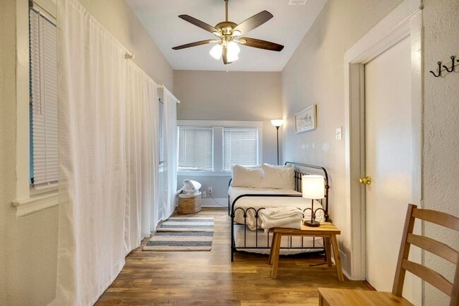 Building Photo - Fully Furnished 3 bedroom 2 bath  for 2 weeks or a Month stay