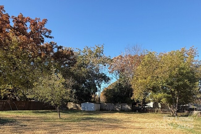 Building Photo - 6126 Cherrycrest Ln