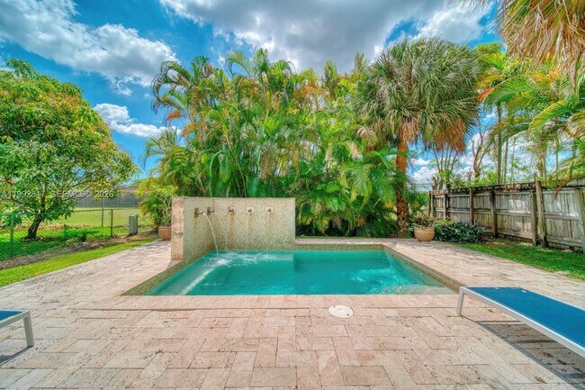 Building Photo - 7320 SW 100th Ct