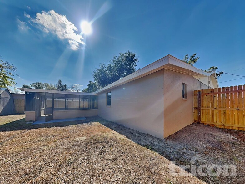 Building Photo - 14931 Pine Crest Rd