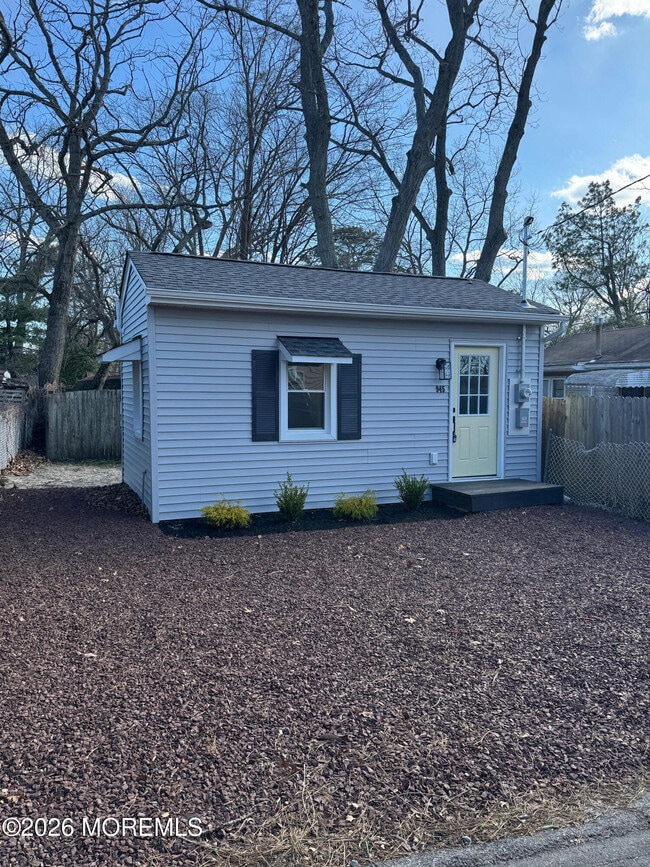 Building Photo - 945 Linden Ave