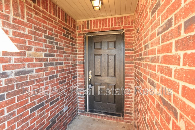 Building Photo - 1592 Hutchinson St