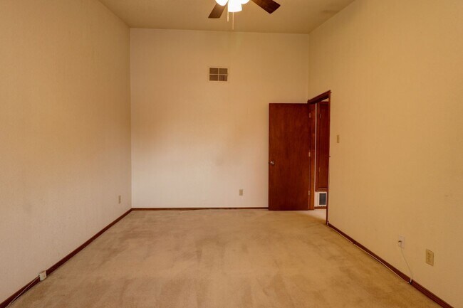 Building Photo - 3109 Las Placitas Rd