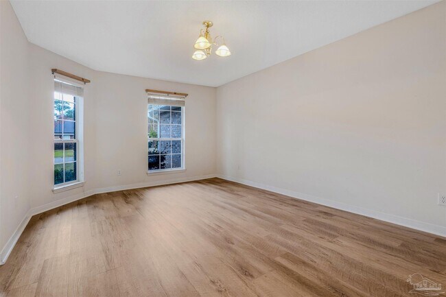 Building Photo - 10719 Crosscut Dr