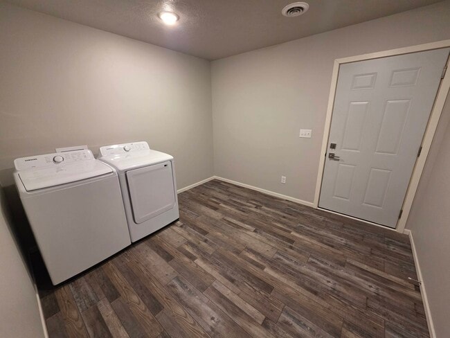 Building Photo - 2050 Quail St